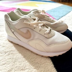 Nike women’s outburst PRM sneakers. Size 7.5